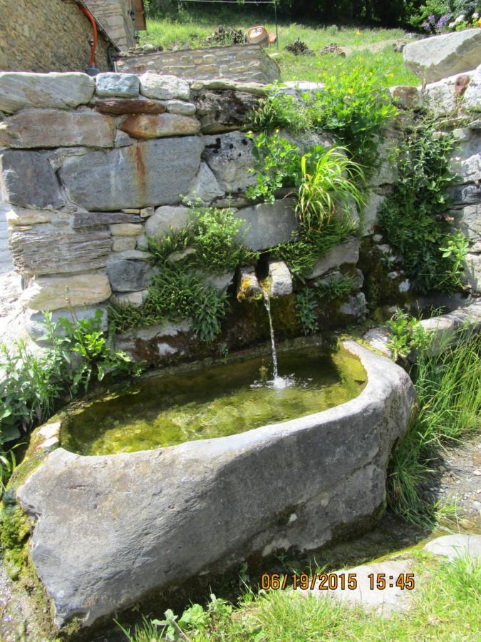 Le pré de la fontaine Bed and Breakfast Billiere Esterno foto